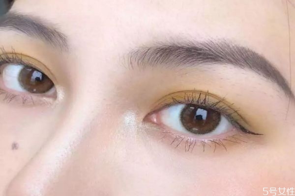 化妝的時(shí)候眉毛是在第幾步 化了妝忘記擦防曬霜怎么辦 化妝的時(shí)候眉毛是在第幾步 化了妝忘記擦防曬霜怎么辦