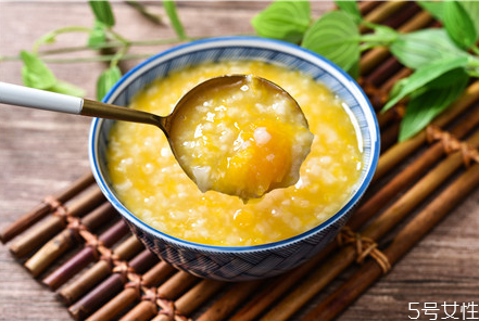 十個月寶寶有哪些特征 十個月寶寶飲食特點 十個月寶寶有哪些特征 十個月寶寶飲食特點