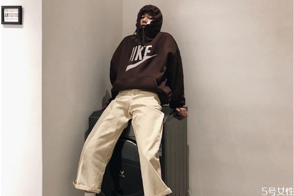 男生衛(wèi)衣配什么褲子好看 男生連帽衛(wèi)衣搭配褲子 男生衛(wèi)衣配什么褲子好看 男生連帽衛(wèi)衣搭配褲子