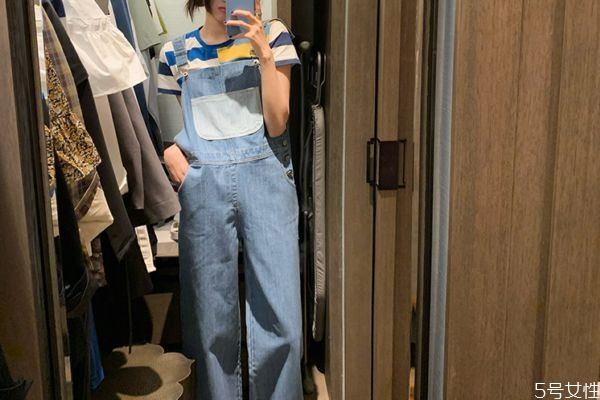 白色背帶褲配什么顏色上衣 黑色背帶褲配什么顏色上衣 白色背帶褲配什么顏色上衣 黑色背帶褲配什么顏色上衣