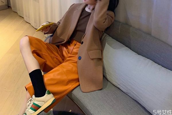 皮褲怎么弄平 皮褲掉皮出褶怎么辦 皮褲怎么弄平 皮褲掉皮出褶怎么辦