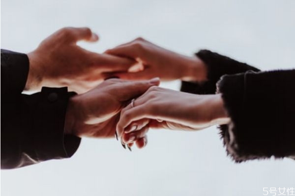 有男朋友喜歡上別人是不是出軌 有男朋友還喜歡別的男生 有男朋友喜歡上別人是不是出軌 有男朋友還喜歡別的男生