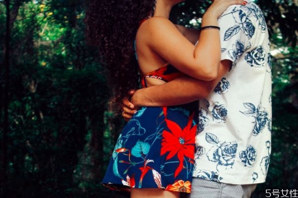 有男朋友喜歡上別人是不是出軌 有男朋友還喜歡別的男生 有男朋友喜歡上別人是不是出軌 有男朋友還喜歡別的男生