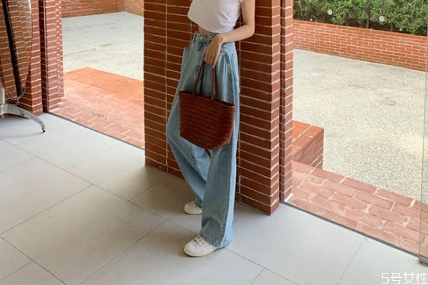 女生牛仔褲襠部的拉鏈?zhǔn)歉墒裁从玫?牛仔褲配外套好看 女生牛仔褲襠部的拉鏈?zhǔn)歉墒裁从玫?牛仔褲配外套好看