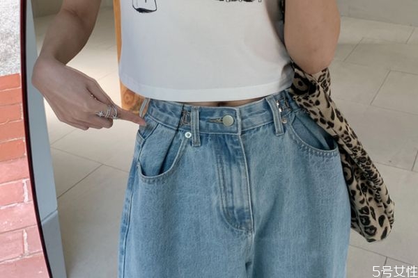 女生牛仔褲襠部的拉鏈?zhǔn)歉墒裁从玫?牛仔褲配外套好看 女生牛仔褲襠部的拉鏈?zhǔn)歉墒裁从玫?牛仔褲配外套好看