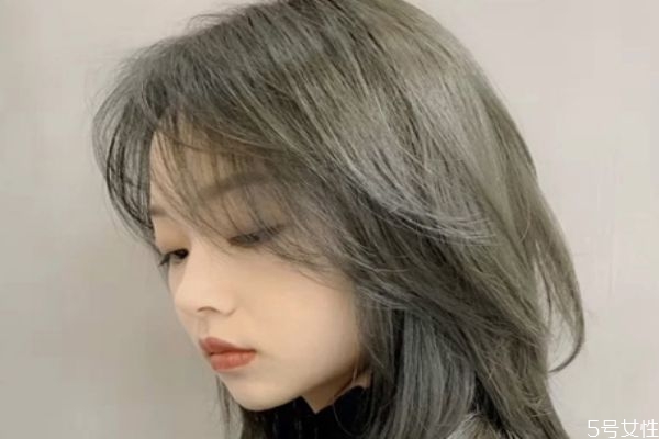 剛染完悶青色如何保養(yǎng) 悶青色怎么讓它脫色快一點 剛染完悶青色如何保養(yǎng) 悶青色怎么讓它脫色快一點