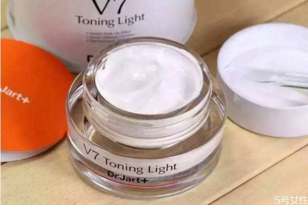 素顏霜適用于所有膚質(zhì)嗎 你真的了解素顏霜嗎 素顏霜適用于所有膚質(zhì)嗎 你真的了解素顏霜嗎