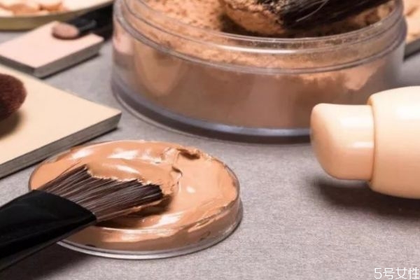 浮粉的產(chǎn)生原因是什么 臉上浮粉怎么臨時補救 浮粉的產(chǎn)生原因是什么 臉上浮粉怎么臨時補救