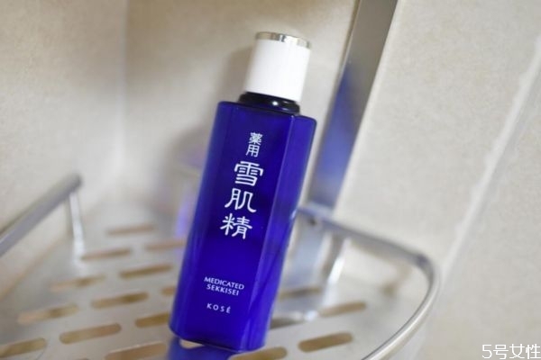 化妝水多久過(guò)期 過(guò)期化妝水的其它用法 化妝水多久過(guò)期 過(guò)期化妝水的其它用法