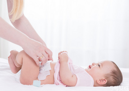 母乳親喂和瓶喂可以同時進行嗎 母乳親喂和瓶喂的區(qū)別