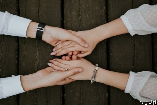 夫妻感情不和的表現(xiàn) 夫妻不和的原因 夫妻感情不和的表現(xiàn) 夫妻不和的原因