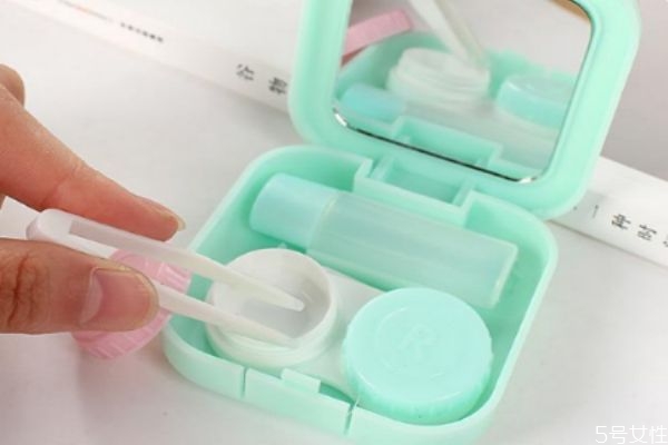 美瞳不戴多久換一次水 美瞳十天沒換水怎么辦 美瞳不戴多久換一次水 美瞳十天沒換水怎么辦