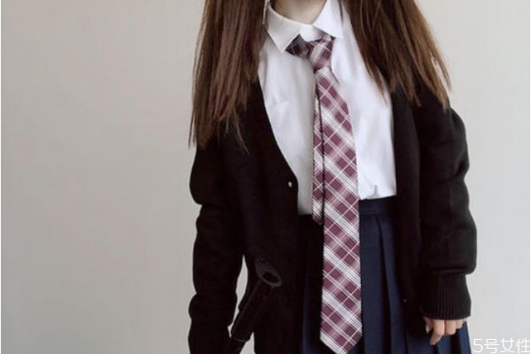 jk領(lǐng)帶蝴蝶結(jié)怎么套上去 jk制服領(lǐng)帶的系法 jk領(lǐng)帶蝴蝶結(jié)怎么套上去 jk制服領(lǐng)帶的系法