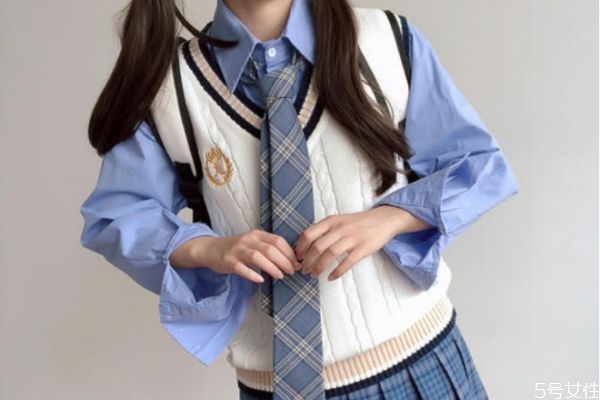 jk領(lǐng)帶蝴蝶結(jié)怎么套上去 jk制服領(lǐng)帶的系法 jk領(lǐng)帶蝴蝶結(jié)怎么套上去 jk制服領(lǐng)帶的系法