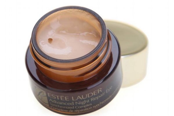 使用眼霜會(huì)不會(huì)長(zhǎng)斑 眼霜可以淡化斑點(diǎn)嗎 使用眼霜會(huì)不會(huì)長(zhǎng)斑 眼霜可以淡化斑點(diǎn)嗎