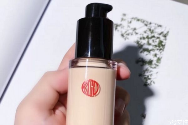 粉底液是bb霜嗎 買bb霜好還是粉底液好 粉底液是bb霜嗎 買bb霜好還是粉底液好