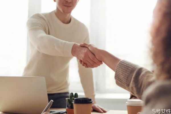 如何跟老公相處 聰明女人對(duì)老公的態(tài)度 如何跟老公相處 聰明女人對(duì)老公的態(tài)度