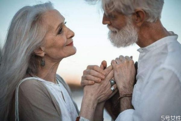 如何跟老公相處 聰明女人對(duì)老公的態(tài)度 如何跟老公相處 聰明女人對(duì)老公的態(tài)度