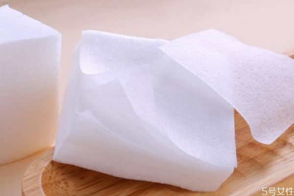 化妝棉能用來涂面霜嗎 化妝棉的n種用途 化妝棉能用來涂面霜嗎 化妝棉的n種用途