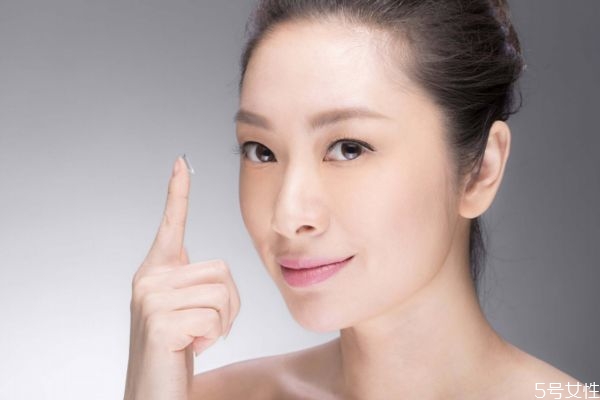 美瞳怎么用鑷子取下來(lái) 美瞳取下來(lái)要怎么處理 美瞳怎么用鑷子取下來(lái) 美瞳取下來(lái)要怎么處理