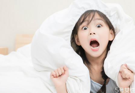 寶寶尿路感染的癥狀有哪些 寶寶尿路感染發(fā)燒怎么辦 寶寶尿路感染的癥狀有哪些 寶寶尿路感染發(fā)燒怎么辦