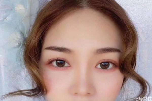 眼睛小戴美瞳能顯大嗎 為什么戴美瞳眼睛會(huì)大 眼睛小戴美瞳能顯大嗎 為什么戴美瞳眼睛會(huì)大