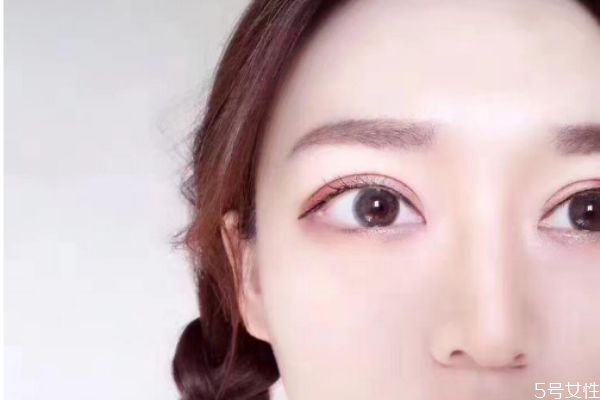 怎樣分辨美瞳正反 新手如何分辨美瞳戴反了 怎樣分辨美瞳正反 新手如何分辨美瞳戴反了