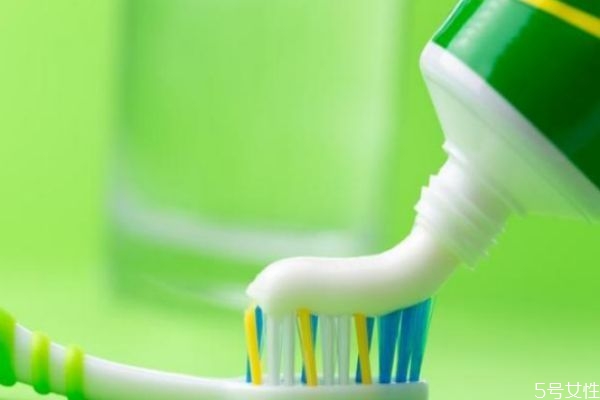 過期牙膏還能用來干嘛 沒開封的牙膏過期能刷牙嗎 過期牙膏還能用來干嘛 沒開封的牙膏過期能刷牙嗎