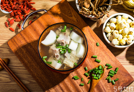 冬天引起寶寶咳嗽的原因 冬天寶寶咳嗽吃什么好得快 冬天引起寶寶咳嗽的原因 冬天寶寶咳嗽吃什么好得快