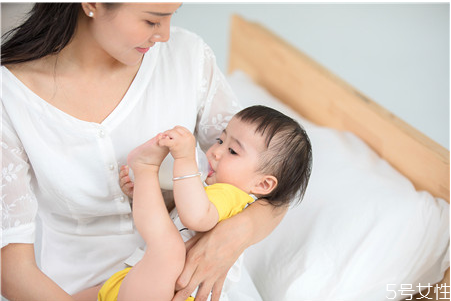 溫好沒吃的母乳可以放回冰箱嗎 為什么不建議用熱水加熱母乳 溫好沒吃的母乳可以放回冰箱嗎 為什么不建議用熱水加熱母乳