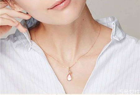 方臉適合什么樣的耳環(huán) 大耳環(huán)顯臉小嗎 方臉適合什么樣的耳環(huán) 大耳環(huán)顯臉小嗎