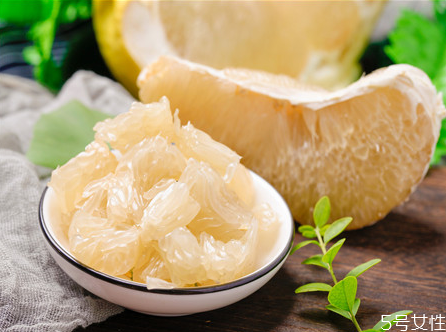 柚子皮可以治療皮膚癢嗎 柚子皮煮水喝的禁忌 柚子皮可以治療皮膚癢嗎 柚子皮煮水喝的禁忌