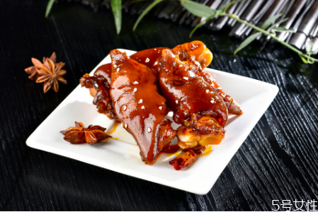 豬蹄湯怎么燉的又白又粘 豬蹄湯怎么燉不油膩又好喝 豬蹄湯怎么燉的又白又粘 豬蹄湯怎么燉不油膩又好喝