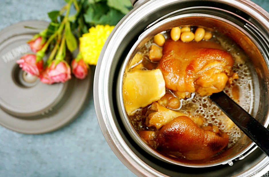 豬蹄膽固醇含量高嗎 黃豆燉豬蹄的好處 豬蹄膽固醇含量高嗎 黃豆燉豬蹄的好處