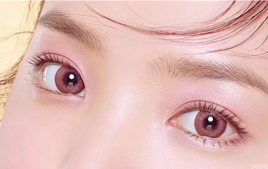 美瞳泡在卸妝水里怎么辦 美瞳泡在卸妝水里還能用嗎 美瞳泡在卸妝水里怎么辦 美瞳泡在卸妝水里還能用嗎