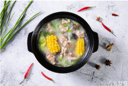 砂鍋煮飯?jiān)趺粗蟛粫?huì)糊 砂鍋煮糊了怎么洗干凈 砂鍋煮飯?jiān)趺粗蟛粫?huì)糊 砂鍋煮糊了怎么洗干凈