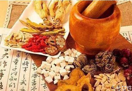 為什么要用砂鍋熬中藥 砂鍋熬藥要不要蓋蓋子 為什么要用砂鍋熬中藥 砂鍋熬藥要不要蓋蓋子