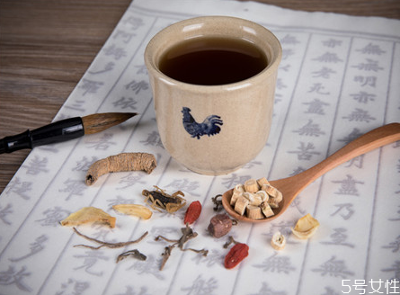 一斤砂仁可以泡多少 砂酒仁泡酒的功效 一斤砂仁可以泡多少 砂酒仁泡酒的功效