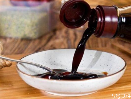 醬油吃多了體內(nèi)黑色素會(huì)增加嗎 醬油放多了怎么補(bǔ)救