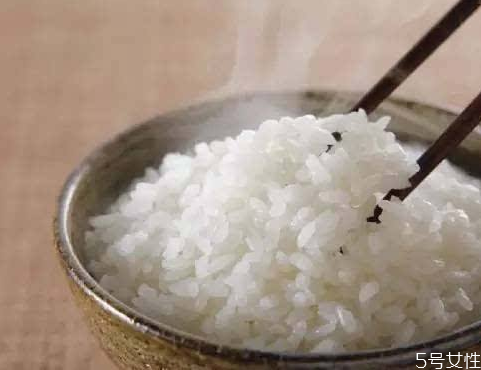 米飯?jiān)趺凑粢涣R涣5?剩飯熬粥好不好 米飯?jiān)趺凑粢涣R涣5?剩飯熬粥好不好