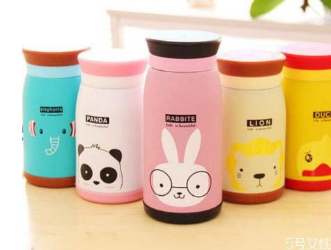 保溫杯可以泡檸檬水嗎 保溫杯怎么清理茶垢 保溫杯可以泡檸檬水嗎 保溫杯怎么清理茶垢