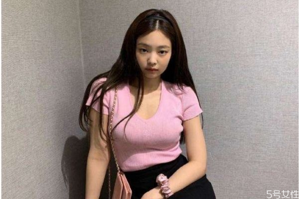 去角質(zhì)能收縮毛孔嗎 怎么去角質(zhì)收縮毛孔 去角質(zhì)能收縮毛孔嗎 怎么去角質(zhì)收縮毛孔