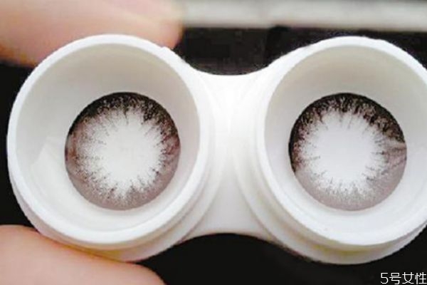 剛買的美瞳可以直接佩戴嗎 新買的美瞳怎么泡 剛買的美瞳可以直接佩戴嗎 新買的美瞳怎么泡