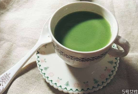 青汁可以當水喝嗎 青汁喝多了會怎么樣 青汁可以當水喝嗎 青汁喝多了會怎么樣