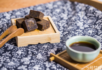 紅糖可以和牛奶一起喝嗎 紅糖怎么吃效果最好 紅糖可以和牛奶一起喝嗎 紅糖怎么吃效果最好