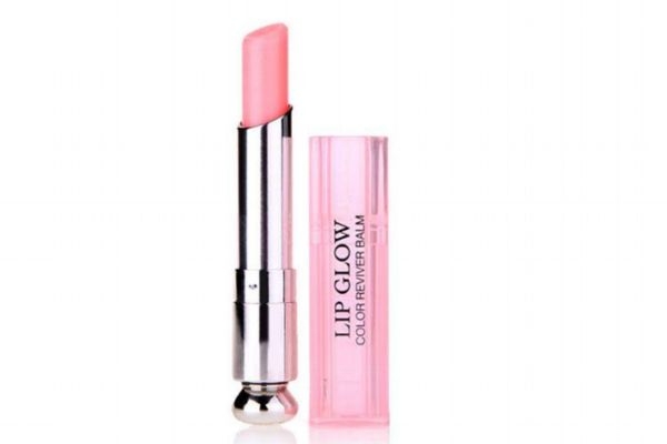 變色唇膏對(duì)嘴唇的危害 潤(rùn)唇膏和變色唇膏的區(qū)別 變色唇膏對(duì)嘴唇的危害 潤(rùn)唇膏和變色唇膏的區(qū)別