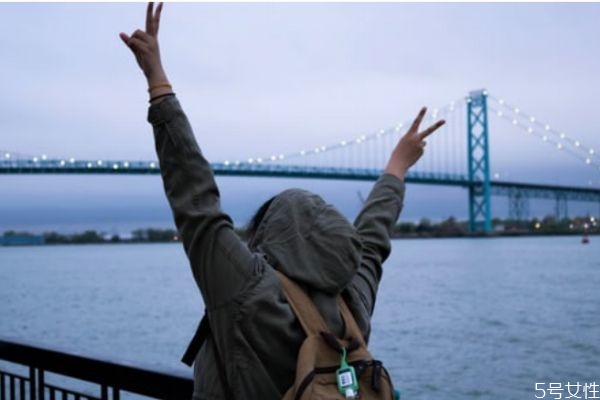 兩口子打架動手了咋辦 夫妻動手打架正常嗎 兩口子打架動手了咋辦 夫妻動手打架正常嗎