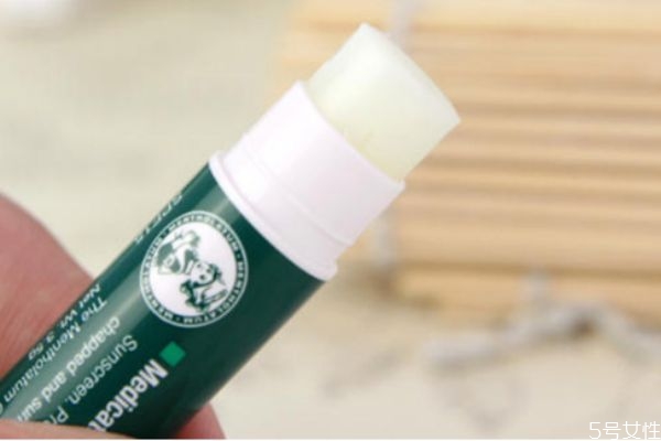 怎么判斷潤唇膏是否過期 過期的唇膏有何妙用 怎么判斷潤唇膏是否過期 過期的唇膏有何妙用