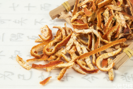 陳皮可以泡腳用嗎 陳皮放的越久越好嗎 陳皮可以泡腳用嗎 陳皮放的越久越好嗎