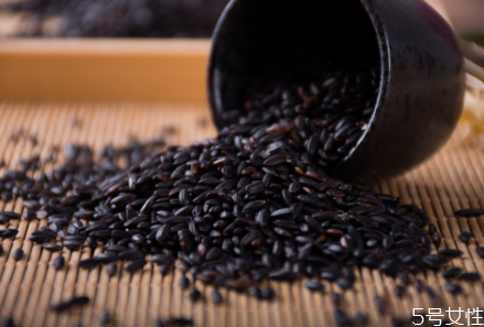 黑糯米酒的釀制方法 黑糯米酒的功效與作用 黑糯米酒的釀制方法 黑糯米酒的功效與作用